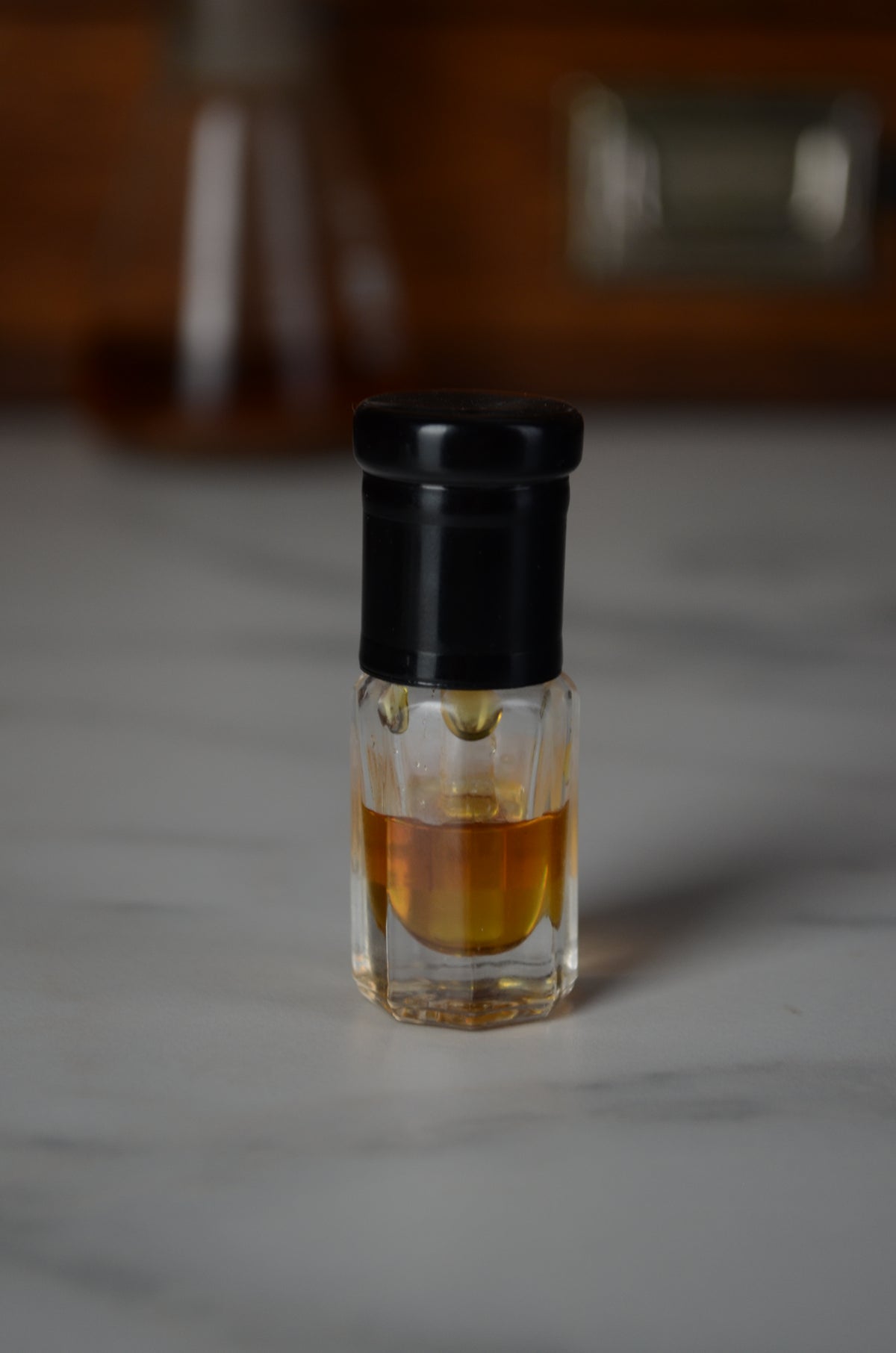 Humo de madera de agar en aceite de Oud