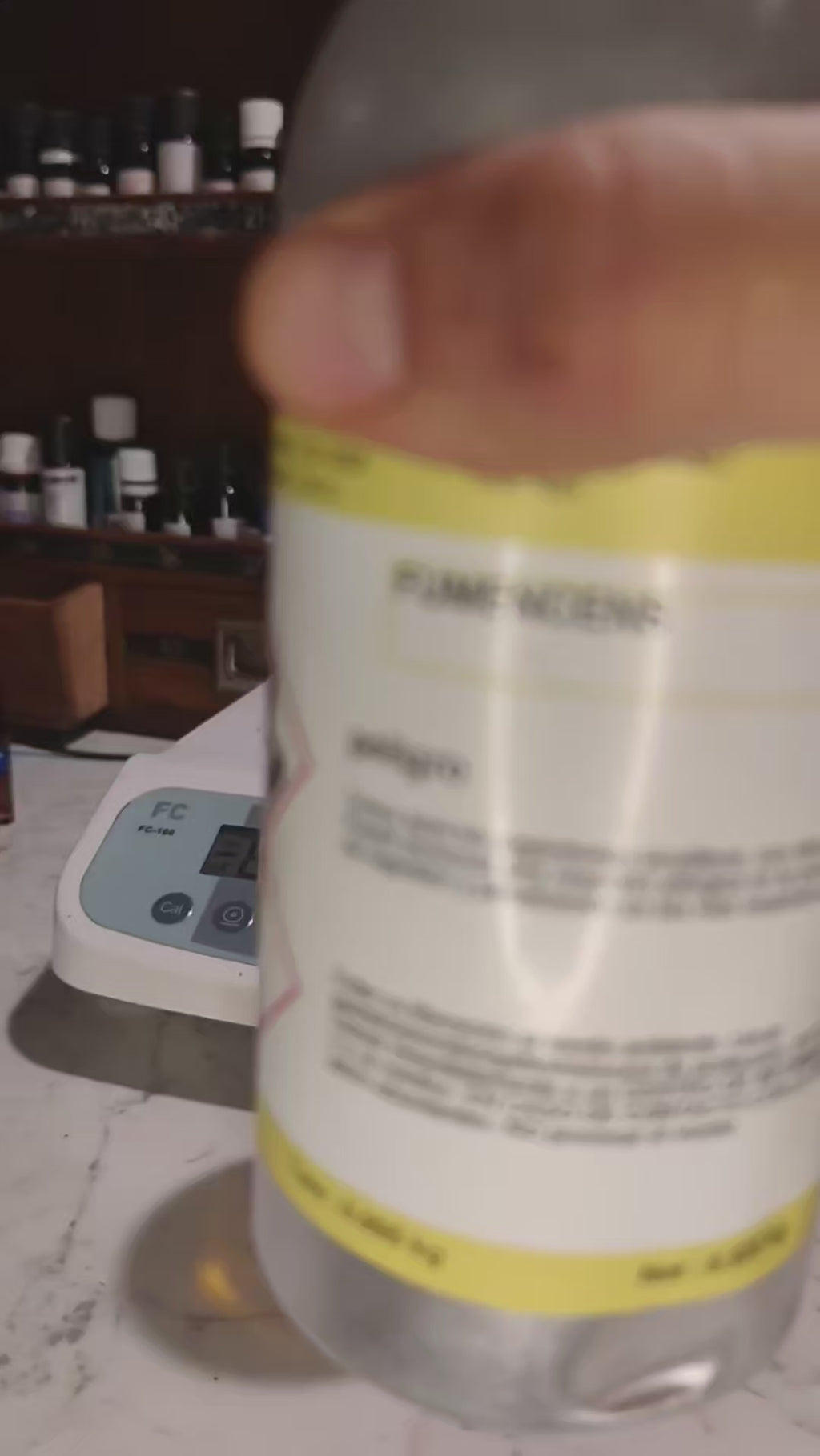 Olio Essenziale di Incenso da Distillazione Distruttiva: Fumo Sacro Imbottigliato